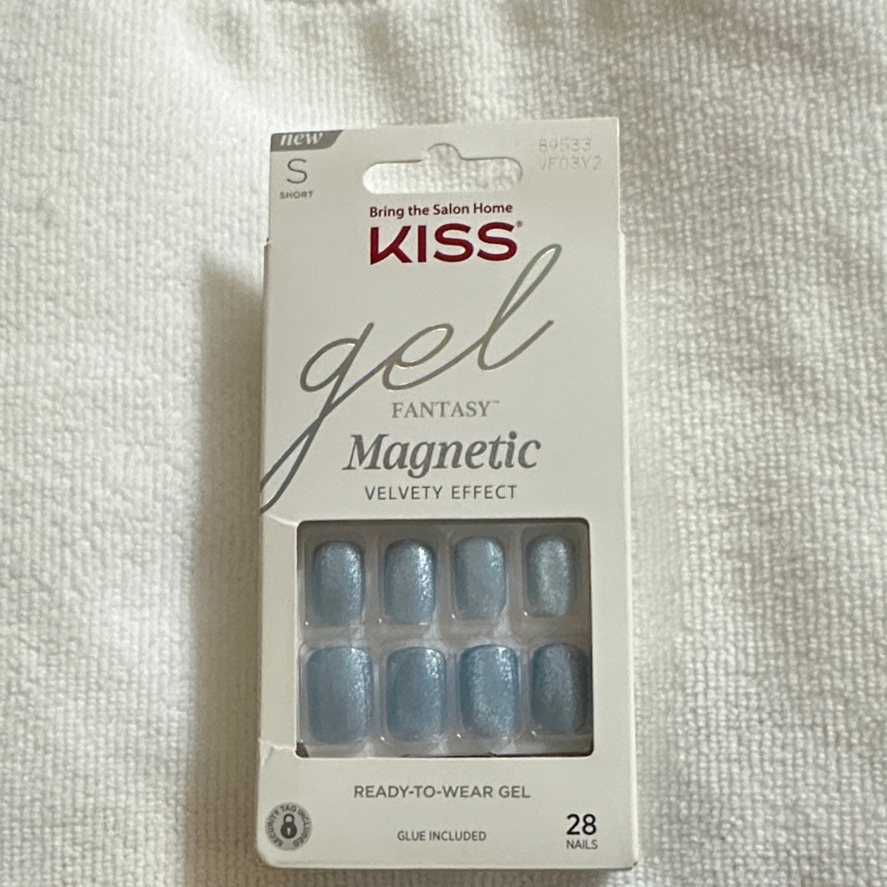 KISS Gel Fantasy Magnetic Velvety Effect Ready-to-Wear Nails - Blue